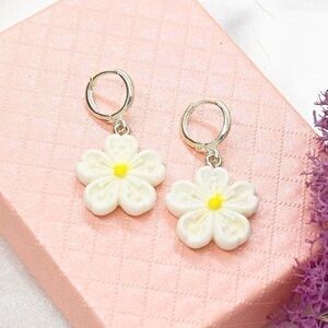 White Daisy Earrings